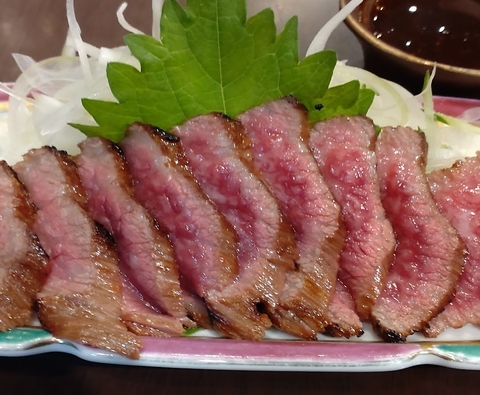 現役肉屋で働いてる店主が宮崎牛の牛たたきがこの季節の一番のおすすめ