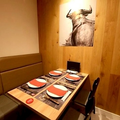 ４名様席 落ち着いたソファー席