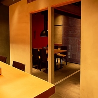 各種宴会や仲間同士の集まりにもぴったりな半個室完備！