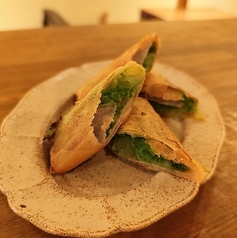 グリーンピースと新玉葱、生ハムの春巻き