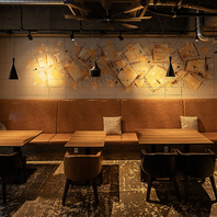 大人数にも対応した広めの席。おしゃれな雰囲気です。