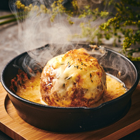 自家製ビストロハンバーグの肉肉しい味わいはヤミツキ☆