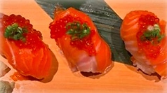鮭握り寿司いくらがけ