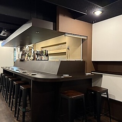 カウンター席では調理の様子を眺めながらお食事頂けます。