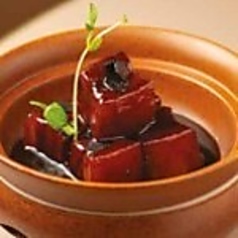 名物 黒トリュフ添え 豚バラ肉の甘辛煮込み 3個
