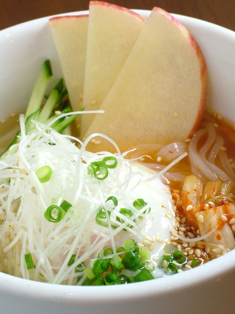 冷麺・石焼ビビンバなどサイドメニューも充実で、お肉が苦手なコでも楽しめちゃう♪