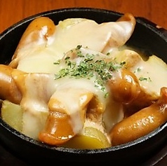 じゃがいもとチョリソーのチーズ焼き
