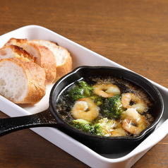 アヒージョ(カキとマッシュルーム/エビとブロッコリー )