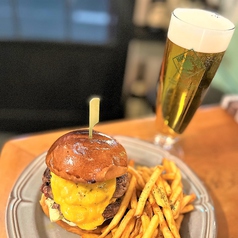 絶品グルメバーガーを蒲田駅西口徒歩5分の駅チカで。