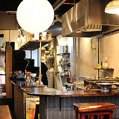 お1人でも立ち寄りやすいカウンター席。