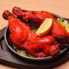 スパイス入りヨーグルトに漬け込んだタンドール釜焼きの写真