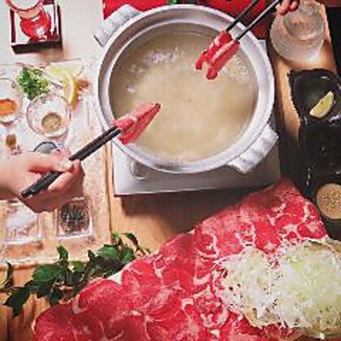 牛タンのしゃぶしゃぶをメインに牛タン料理と和牛ステーキ、肉寿司が自慢！