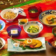 季節の味を詰め込んだ、ランチ限定のメニューも充実