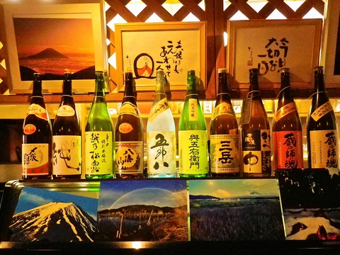 落ち着いた店内で美味しい料理を食べながら、新潟の村上の地酒が飲めるお店。