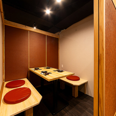 【2～4名様個室】テーブルの個室席となります。完全個室なのでごゆっくり料理をお楽しみいただけます。