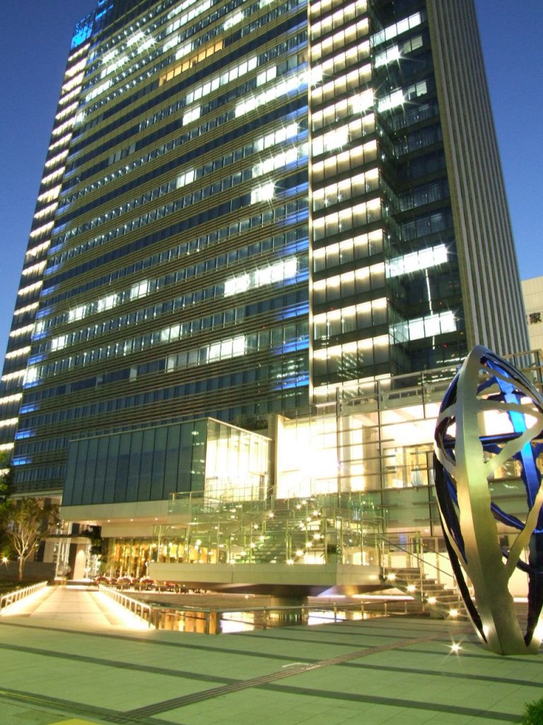 この時期はイルミネーションをにかこまれたMMテラスが最高♪横浜駅からもお散歩感覚えあるけます☆