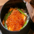 料理メニュー写真&nbsp;鮭といくらの釜めし