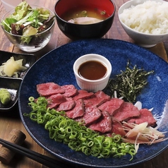 ディナー人気メニューが定食セットで味わえる♪