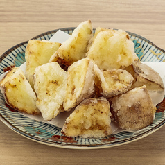 酒場の厚切りポテトフライ