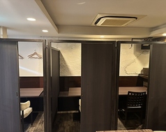 14名様までご利用いただけるゆったりとしたお席♪宴会や接待にもオススメのお席です◎ご宴会に最適な飲み放題付コース5,000円（税込）～ご用意♪個室×飲み放題×おいしい料理でご宴会成功間違いなし!!