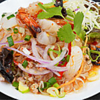 彩り豊かなタイ料理！サラダから揚げ物まで