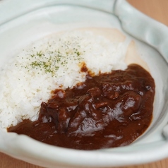 じっくり煮込んだ馬すじカレーライス
