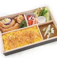 オリジナルカレーとサフランライス弁当(お茶つき)