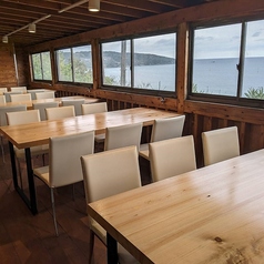 土井ヶ浜の絶景を見渡しながら、お食事が楽しめるお席です。6名様まで着席可能なため、グループでご来店のお客様も広々とお座りいただけます♪
