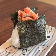 鮭むすび