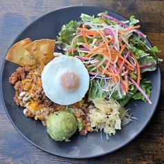 アボカドエッグチーズタコライス