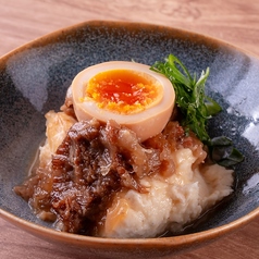 定番!自家製ぽてとさらだon和牛時雨と半熟卵のせ
