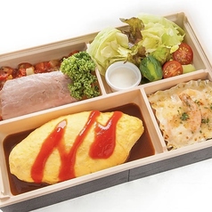 オムライスと海老グラタン、ローストビーフ弁当(お茶つき)