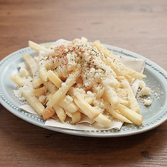 ポテトフライ ~トリュフの香りとグラナパダーノチーズがけ~