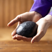 黒いピザの秘訣は”これ”
