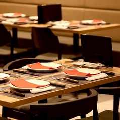 テーブルのお席は、レイアウト変更可能です！人数・お席などのご相談も承りますので、店舗までお問い合わせください！