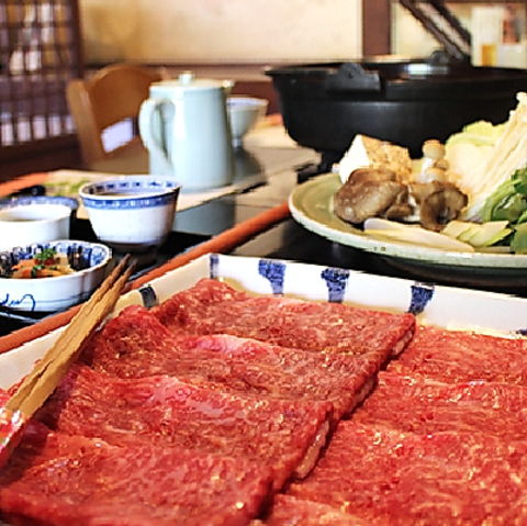 店主こだわりの仕入れによる厳選された肉が自慢。地域に密着した創業40年の老舗。