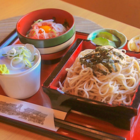 こだわりのうなぎとおそばをご提供しています♪　