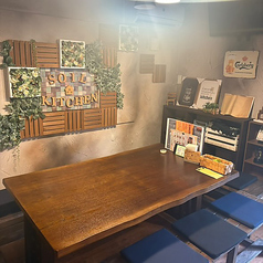 テーブル席。10名様までお座り頂けますので、団体様にオススメのお席です。