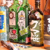 当店では焼酎やウイスキーのボトルキープが可能です。お気に入りの一本をいつでも楽しめ、常連様に嬉しいサービスです。仕事帰りに気軽に立ち寄れる当店は、ボトルキープもOK。自分専用の一杯をゆったり楽しめます。ボトルキープでいつでも好きな時に飲めるから、仲間との宴会やひとり飲みにも便利。ぜひご利用ください。