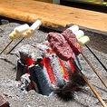 熊本県で作られた素材を贅沢に使用した囲炉裏焼き料理の数々はどれも格別の美味さ！そんな料理をリーズナブルな価格でお楽しみ頂けるコースを各種ご用意しております。飲み放題付なので各ご宴会に最適です！当店でご宴会の際はぜひご利用ください。