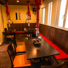 5名掛けのテーブル席です。