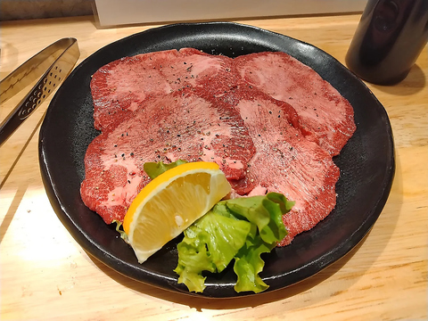 新鮮な食材を使っておいしい海の幸とお肉をお客様にご提供致します！