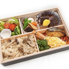 ビーフシチューとさわら西京焼き弁当(お茶つき)