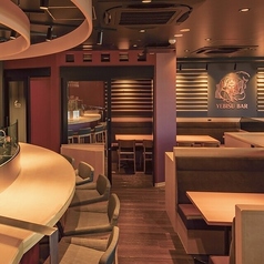 店内から見る個室。目立たない個室ですので、周りから見られることもなく落ち着いてお過ごしいただけます。