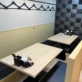 味わい深い中華料理をリーズナブルな価格で堪能できるこのお店。厳選された食材を使いどの料理も心を満たしてくれる美味しさです。明るく開放的な店内は、木製テーブルの温もりが感じられリラックスした雰囲気。10名用の個室があり、会社の宴会や二次会にぴったり。友達との楽しい時間を、美味しい料理とお過ごしください。