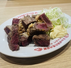 名物!馬肉のレア唐揚げ