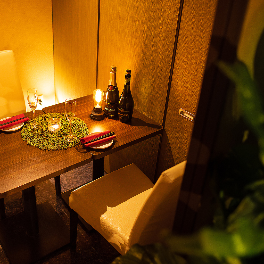 2名様～団体様までご案内可能となっております！間接照明が優しく灯る大人の空間でまったりと...♪