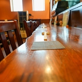 小倉駅から徒歩約10分、平和通り近くにお店があります。駅周辺の賑やかさから程よく離れているので、ゆったりと落ち着いてお過ごしいただけます。仕事終わりの飲みや友人との飲み会など普段使いから、接待や記念日などちょっと特別な日のご利用にもオススメです。