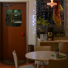 テーブル席！こちらのテーブル席は女性のお客様に大人気♪落ち着いてくつろげるのでゆっくりとお食事・ご歓談をお楽しみ頂きたいお客様におすすめしております♪！【貸切/二次会/女子会/誕生日/記念日/結婚式/居酒屋】