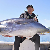 店主の釣りによる新鮮な魚が特別な料理として楽しめる！